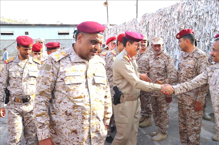 تحركات ميدانية لوزير الدفاع في عدن.. ماذا كشف عن جاهزية القوات والخدمات الطبية؟