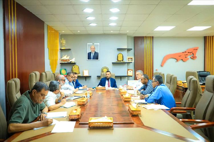 انطلاق مشروع واسع لتأهيل طرق وشوارع مديريات العاصمة عدن