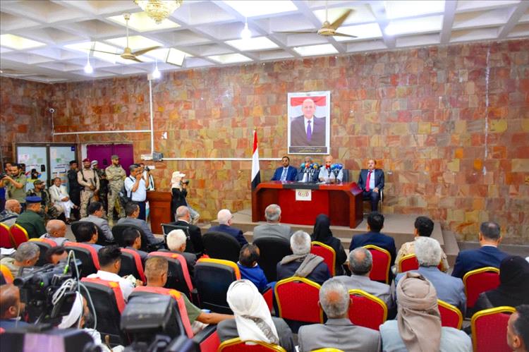 اللجنة الحكومية تعقد اجتماعاً موسعاً في محافظة تعز لمناقشة أضرار السيول