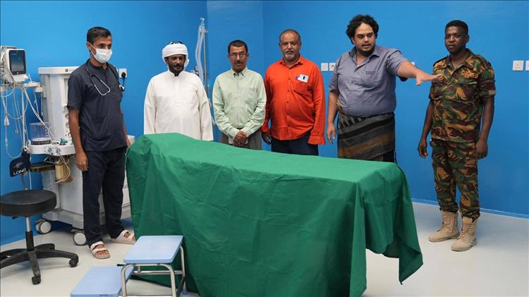 وكيل الشؤون الفنية بالمهرة يدشن تشغيل غرفة العمليات بمستشفى الغيضة المركزي ويؤكد استمرار استكمال المشاريع الصحية