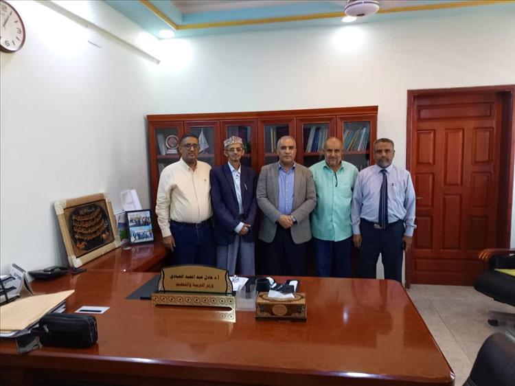 وزير التربية يلتقي وفدًا من نقابة المعلمين اليمنيين في العاصمة المؤقتة عدن