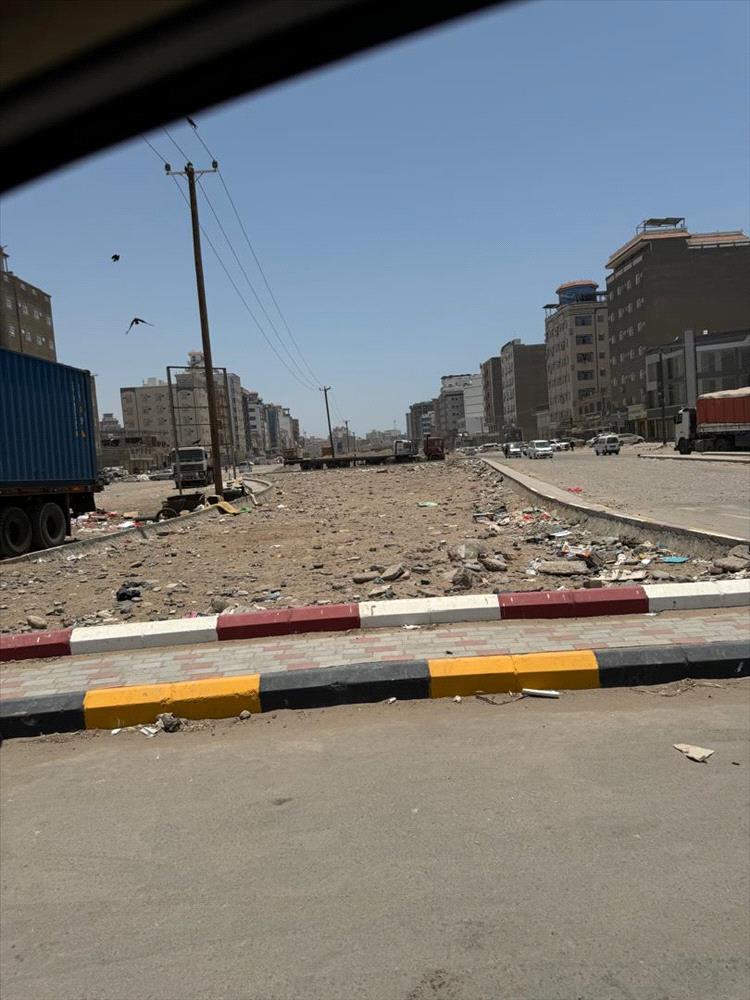 مطالبات شعبية بتحسين شارع التسعين وتحويل الجزيرة الوسطية إلى ممشى لأهالي بئر فضل