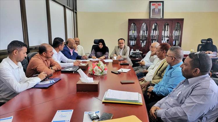 اجتماع موسع في تعز لمناقشة تعزيز الرقابة الدوائية ومكافحة الأدوية المهرّبة