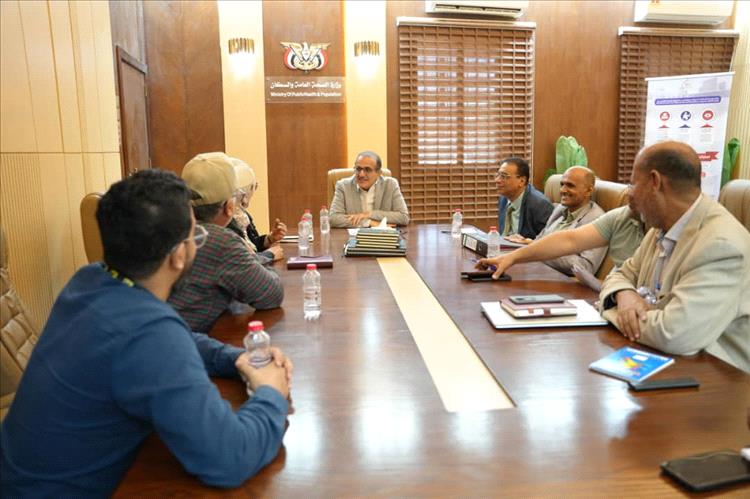 وزير الصحة يبحث مع لجنة الإنقاذ الدولية تعزيز الشراكة بالمشاريع الصحية