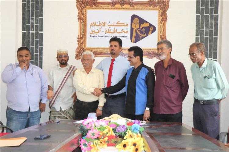 مدير إعلام أبين ينجح في إنهاء خلاف بين مدير الكهرباء والصحفي جمال حسين  وإنهاء القضية من النيابة