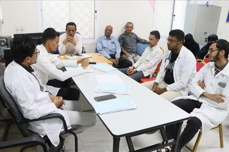 الدكتور العمودي يدعو مواطني حضرموت الوادي والصحراء الممتنعين بأخذ اللقاحات لتحصين أطفالهم من امراض الطفولة القاتلة