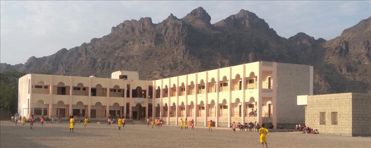 في عهد الأستاذة صفية.. مدرسة عباس منارة تعليمية ترتقي بطلابها نحو الإبداع والتميز