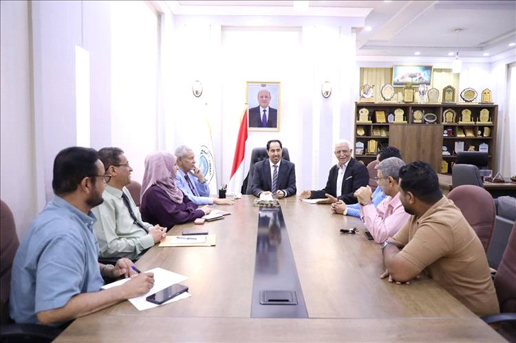 الوزير البكري يلتقي مدير مكتب شباب عدن "الجديد" ويؤكد دعم الأندية