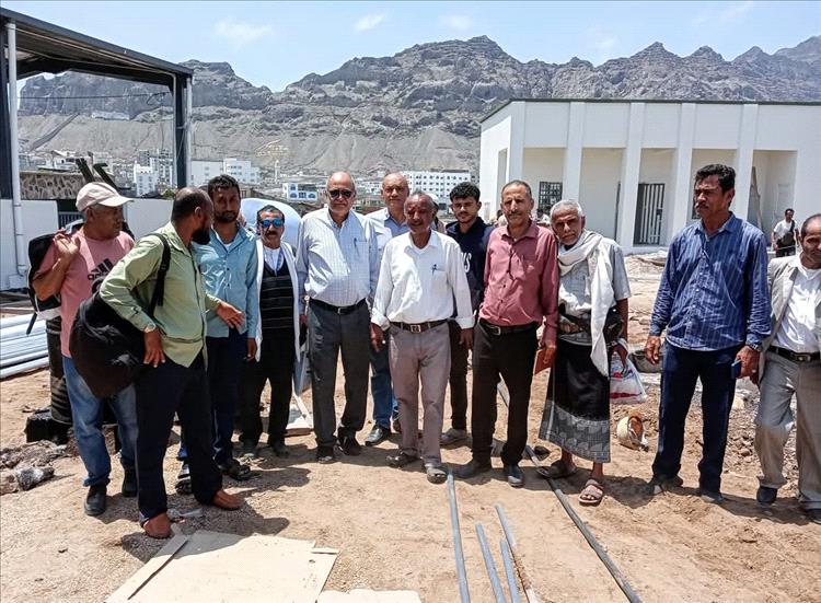 الوكيل النشيلي يتفقد سير العمل في مشروع إعادة تأهيل المحجر البيطري (دكة الكباش) بعدن