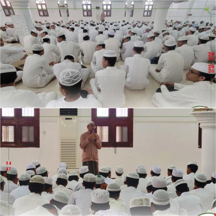 جلسة توجيهية لطلاب الثانوية بمدرسة دار المصطفى بتريم