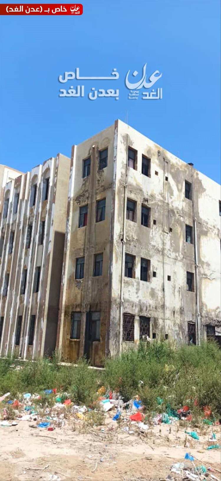 مخاوف متصاعدة في سكن جامعة عدن بمدينة الشعب.. طلاب يحذرون من كارثة وشيكة