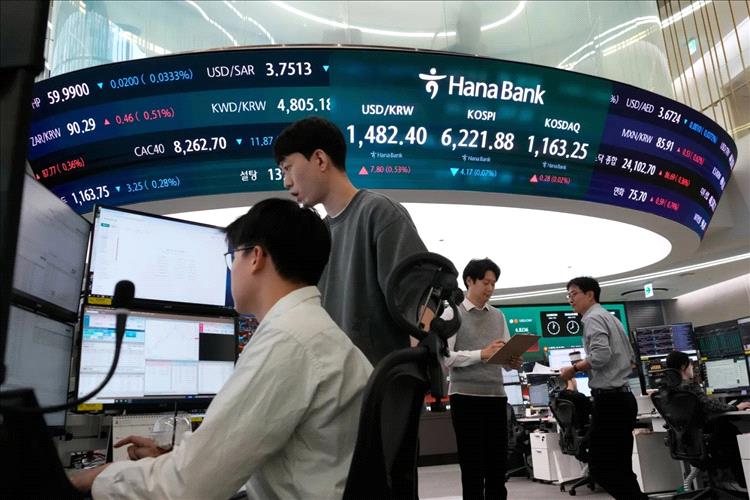 تراجع الأسهم الآسيوية وسط ترقب محادثات أميركية - إيرانية وهدنة الشرق الأوسط
