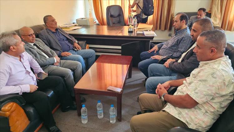 نائب رئيس جامعة تعز يلتقي شركة المقبلي للطاقة ويبحث تعزيز دعم طلاب الطاقة المتجددة