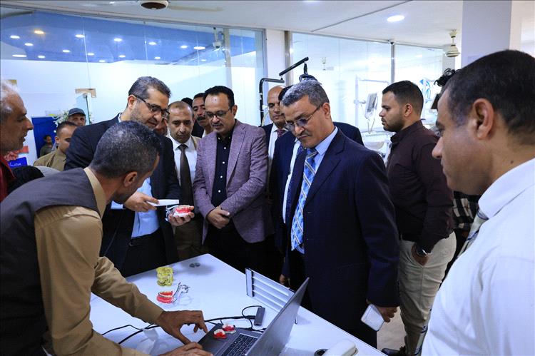 محافظ تعز يرعى تدشين مركز الامتياز بكلية العلوم الطبية لتعزيز التدريب الصحي