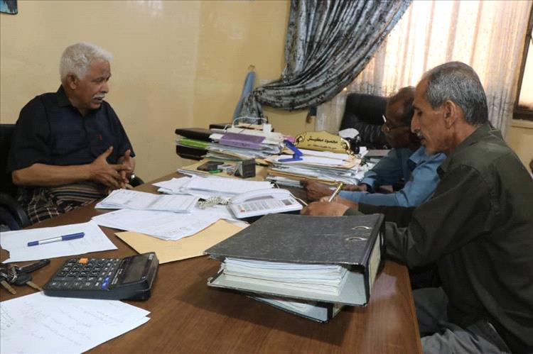 كهرباء أبين.. 6 عقود من الخدمة تحت وطأة الأزمات وخطة إنقاذ يقودها محمود مكيش