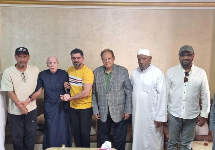 الرئيس علي ناصر محمد يعزي في وفاة الشيخ الحكم صالح بن ثابت النهدي