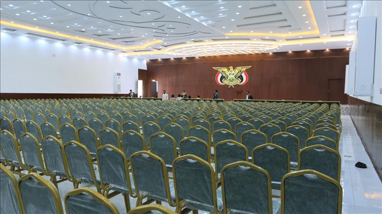 وكيل محافظة مارب يفتتح مشروع "قصر المؤتمرات" للاحتفالات والمناسبات بمدينة مارب