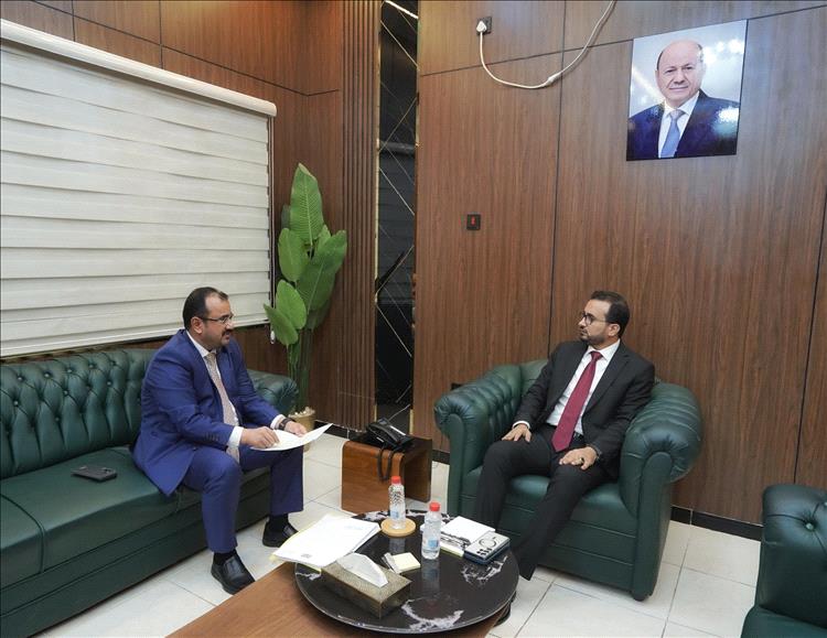 وزير الخدمة المدنية ووكيل وزارة الخارجية يناقشان أوضاع الكادر الإداري بوزارة الخارجية