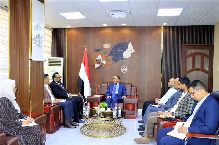 وزير الصناعة والتجارة يبحث مع الأمين العام للفريق الاقتصادي تعزيز الشراكة ودعم مسارات التعافي الاقتصادي