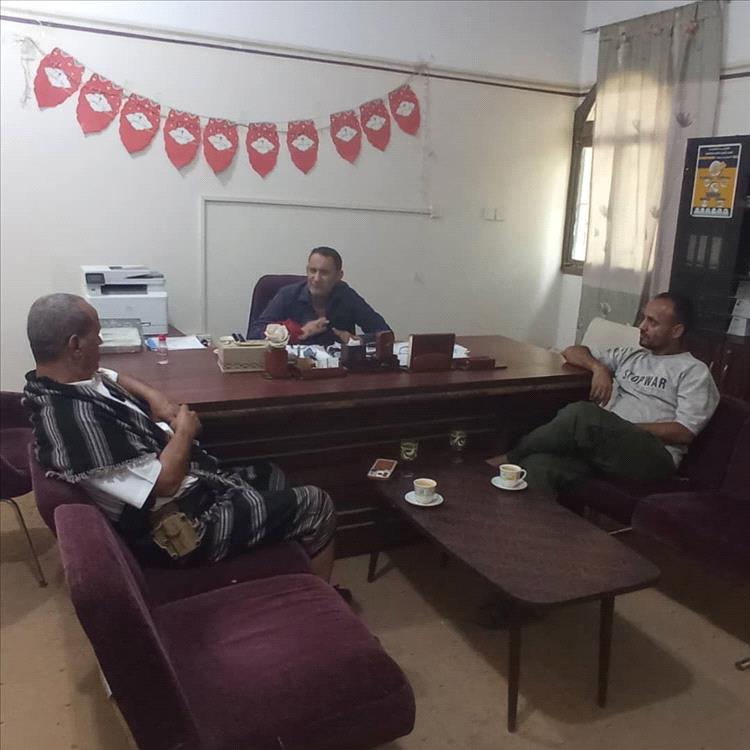 مدير عام مستشفى الأمراض النفسية يلتقي شخصيات اجتماعية وقبلية