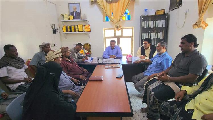 قائم بأعمال محافظ سقطرى يلتقي اللجنة الشبابية لبحث المطالب الخدمية والتنموية