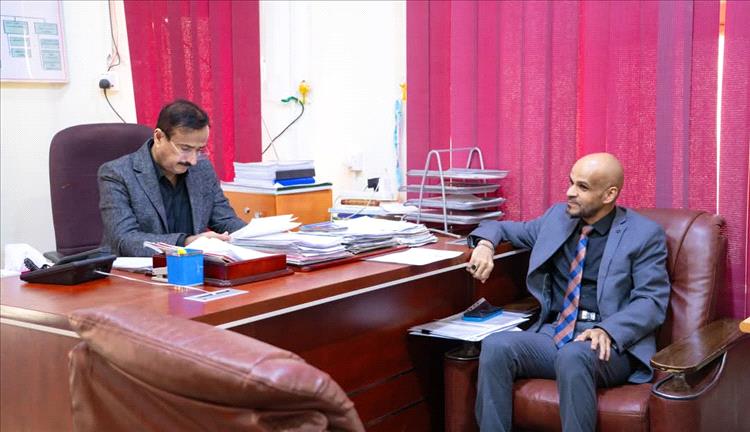 محافظ شبوة يثمن تسريع الإجراءات القنصلية ويؤكد دعم التحديث التقني