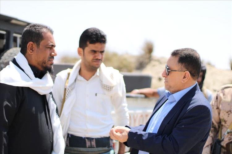 الأمين العام للمجلس المحلي بأبين يتفقد سير العمل في مشروع تأهيل طريق جعار – باتيس الاستراتيجي