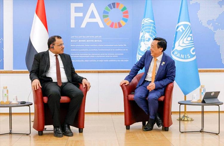 الوزير السقطري يستعرض مع المدير العام لمنظمة (الفاو) تداعيات أوضاع المنطقة على القطاع الزراعي والغذائي