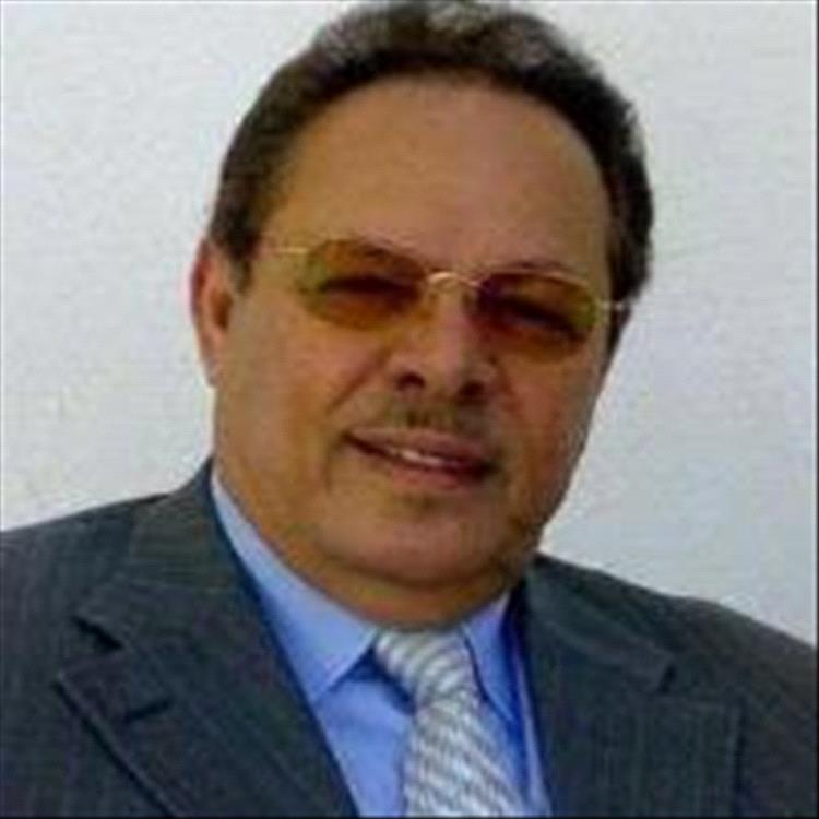 الرئيس علي ناصر محمد يعزي في وفاة العقيد أحمد حيدرة مكحل ويشيد بمناقبه العسكرية والوطنية