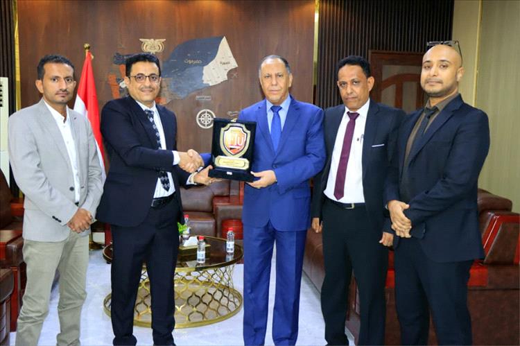 وحدة جمع المعلومات المالية بالبنك المركزي تكرّم الوزير الأشول لجهوده في مكافحة غسل الأموال وتمويل الإرهاب