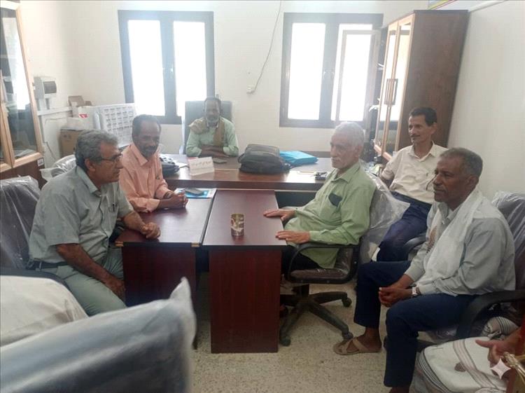 ​مدير تربية خنفر يتفقد سير العمل ويناقش تقارير الأنشطة التعليمية والرياضية