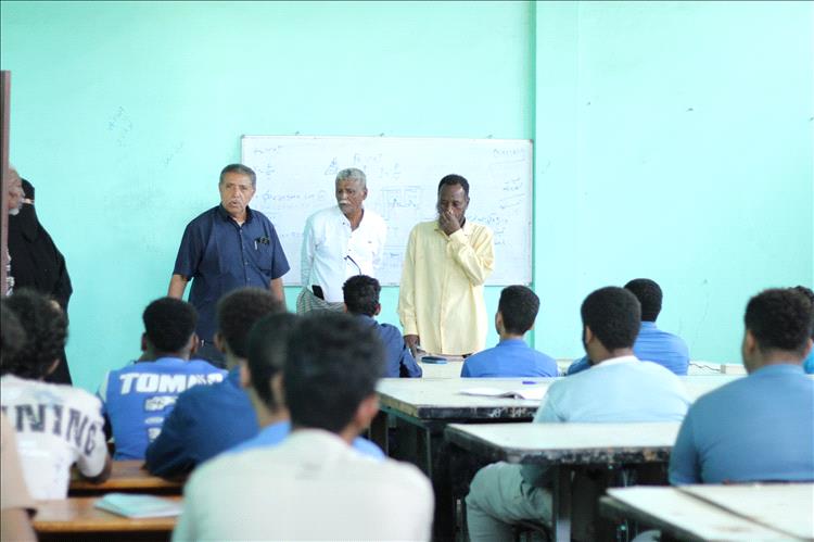 مدير مكتب التعليم الفني بأبين يتفقد معهد الأوراس ومدير المعهد يطالب بإخراج المقتحمين وإعادة التأهيل