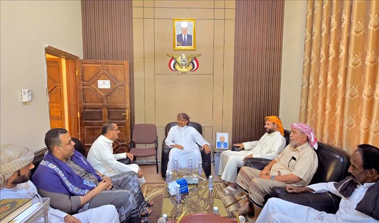 التميمي مدير عام مصلحة شؤون القبائل يلتقي عدد من وجهاء وأعيان  مديرية تريم لمناقشة القضايا المجتمعية