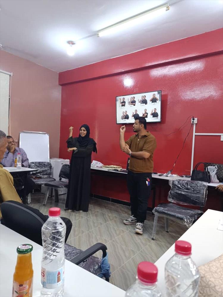مؤسسة رموز للصم تنظم دورة بلغة الإشارة لموظفي مكاتب الشؤون الاجتماعية والعمل- عدن ضمن أسبوع الأصم العربي الـ51