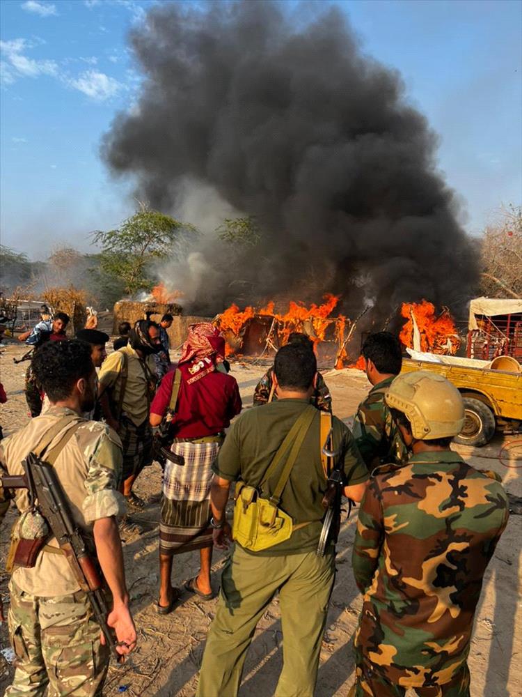 أبين.. محاولة اغتيال تستهدف القائدان حنتوش ومهلب أثناء مهامهم الأمنية بأحور قبل لحظات