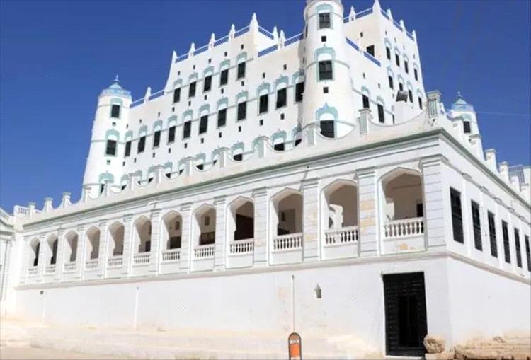 وكيل وادي حضرموت ووكيل وزارة الاشغال يلتقيان لجنة الموازين المحورية