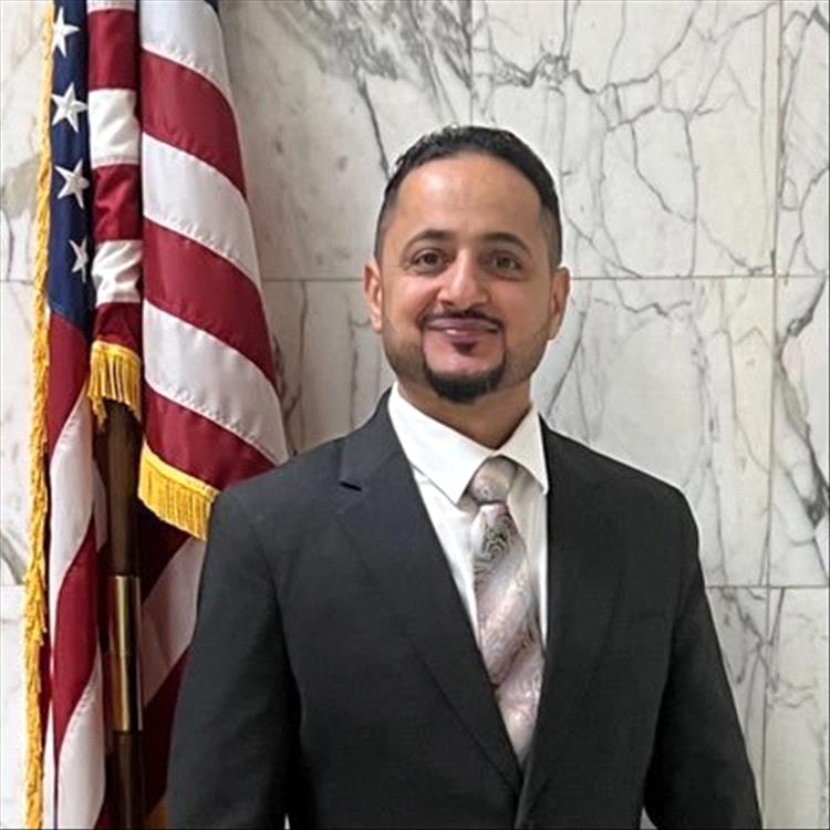 وضاح الهنبلي: السعودية تُدير اليمن بمسارين متوازيين.. شمال تفاوضي وجنوب سياسي في معادلة الحسم