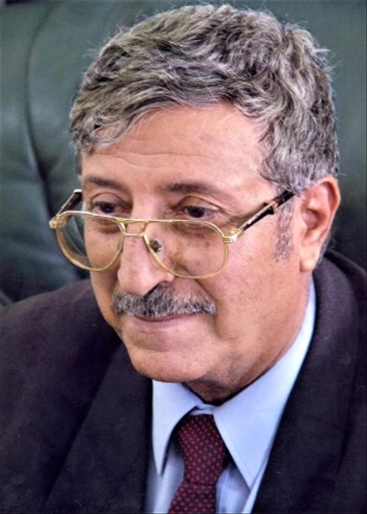 المثقف بين مطرقة الرمز وسندان الواقع: قراءة في ثنائية المقالح