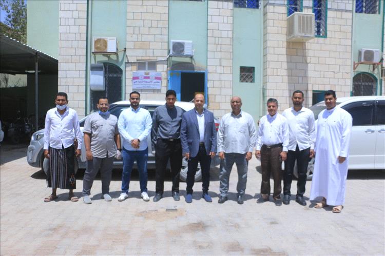 وفد شركة التحليل الذكي الطبي في زيارة لمختبر الأنسجة ومركز الأورام بسيئون