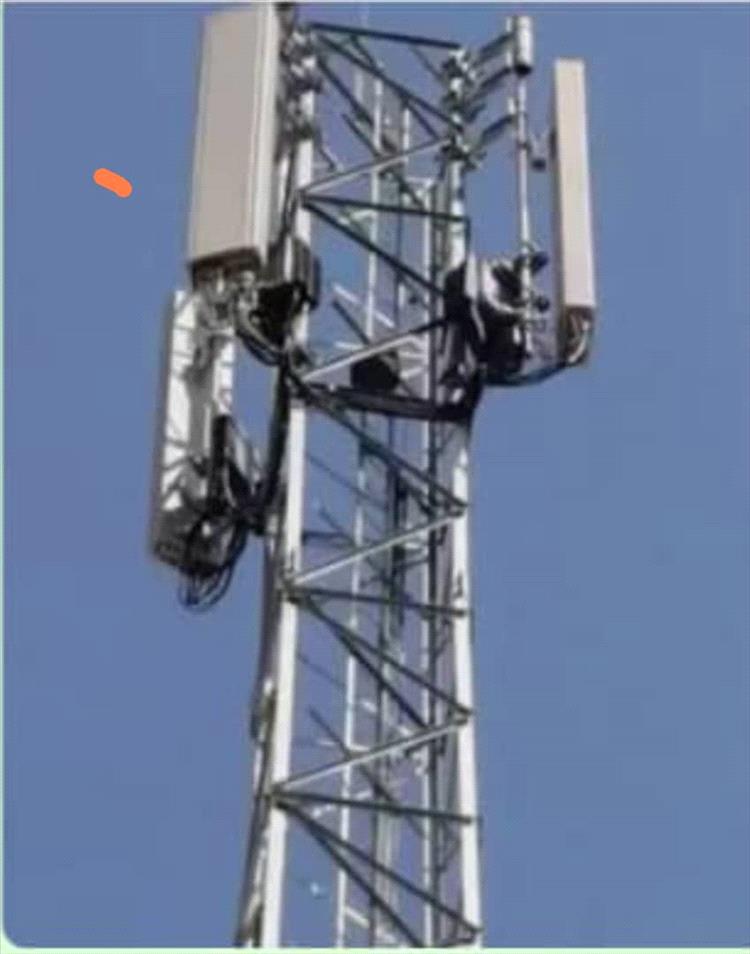 أربعة أعوام من الانتظار.. برج اتصالات رضوم خارج الخدمة يثير غضباً شعبياً وتساؤلات عن أسباب التعطيل