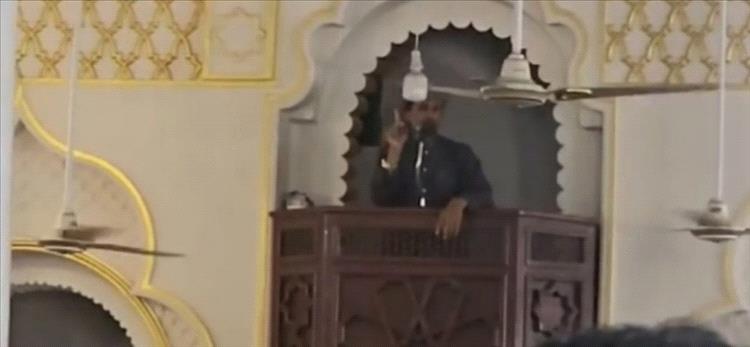 مدير عام الأوقاف بشبوة من على منبر الجمعة يحذر من الحزبية والفرق التكفيرية