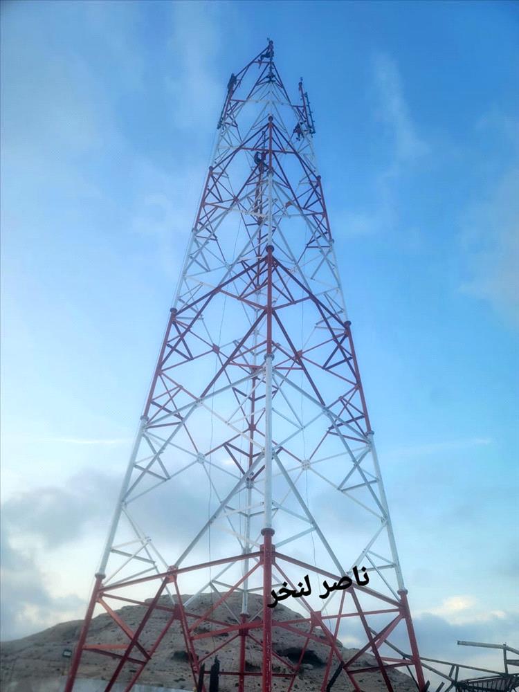 مدير عام رضوم يشرف على وضع اللمسات الأخيرة لتنفيذ مشروع برج اتصالات محطة "حورة الساحل" الاستراتيجي