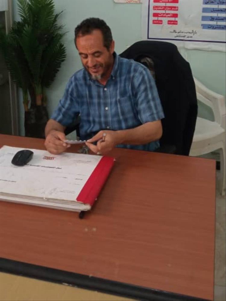 شخصية إدارية في الشعيب تحظى بإشادة واسعة… إشراف مباشر وخدمة إنسانية داخل مستشفى العوابل