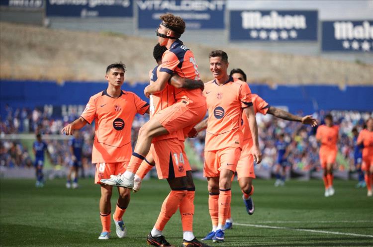 برشلونة يوسع الفارق مع ريال مدريد إلى "11" نقطة بالفوز على خيتافي