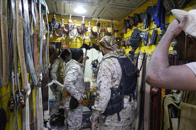 درع الوطن يداهم أوكار السلاح بالقطن وحوره