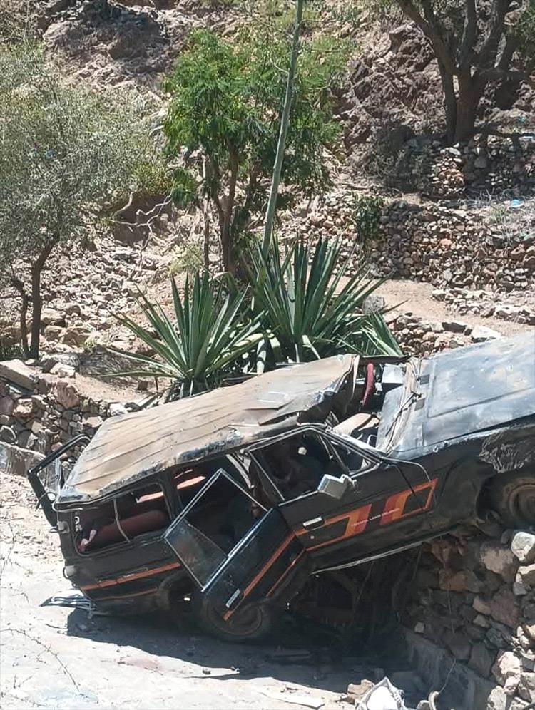 وفاة عدد من التربويين في حادث انقلاب مركبة بمديرية القبيطة بلحج