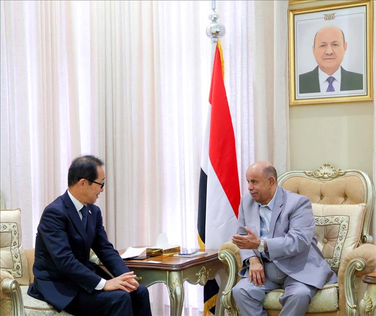 عضو مجلس القيادة الخنبشي يستقبل السفير الياباني ويبحثان سبل تعزيز التعاون