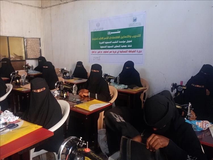 تدشين برنامج تدريبي متخصص في مجال الخياطة يستهدف 60 متدربة بلحج بدعم مؤسسة النقيب الخيرية