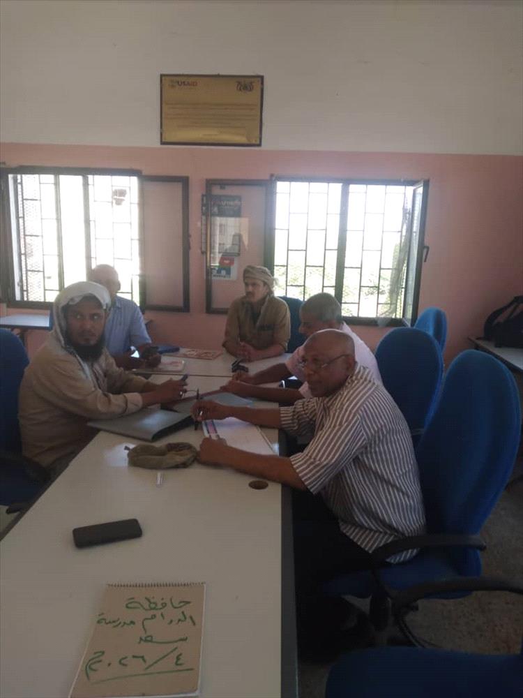 فريق التوجيه التربوي بمديرية زنجبار يقوم بزيارة لمدرسة سعد لتعزيز العملية التعليمية وتحفيز الطلاب