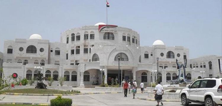 أمن زنجبار يضبط متهماً بسرقة مجوهرات على خط سيئون – المكلا